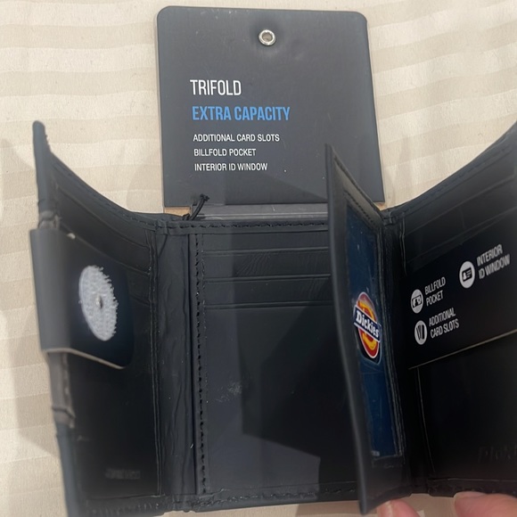 ❤️NEW!!!❤️ Dickies Trifold Extra Capacity ADDITIONAL CARD SLOTS
BILLFOLD POCKET - Picture 8 of 8